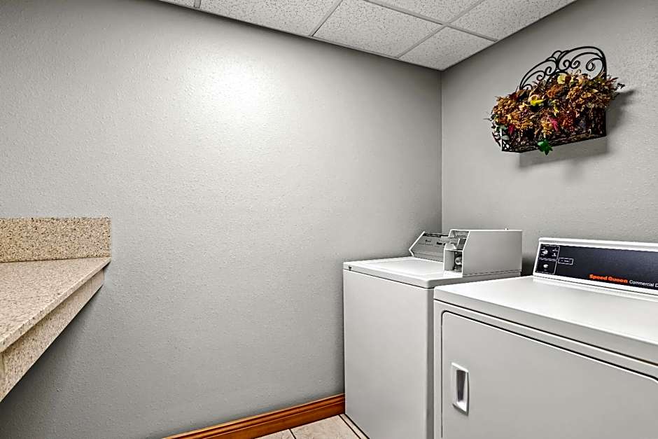 Super 8 by Wyndham Osseo WI