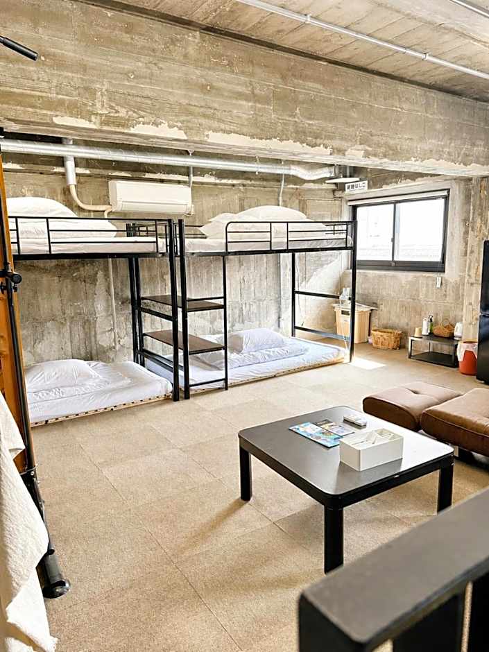 Foto 1 di 4 di Quadruple Room with Shared Bathroom