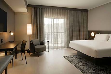 Standard King Room with One King Bed and Balcony