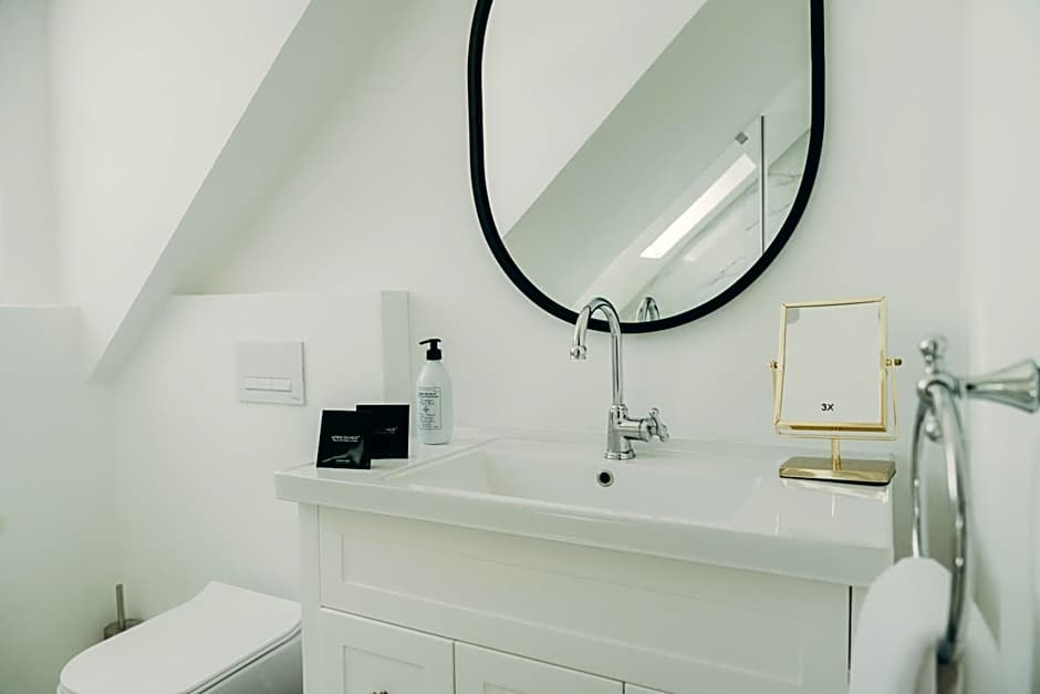 Les Chambres Guest House