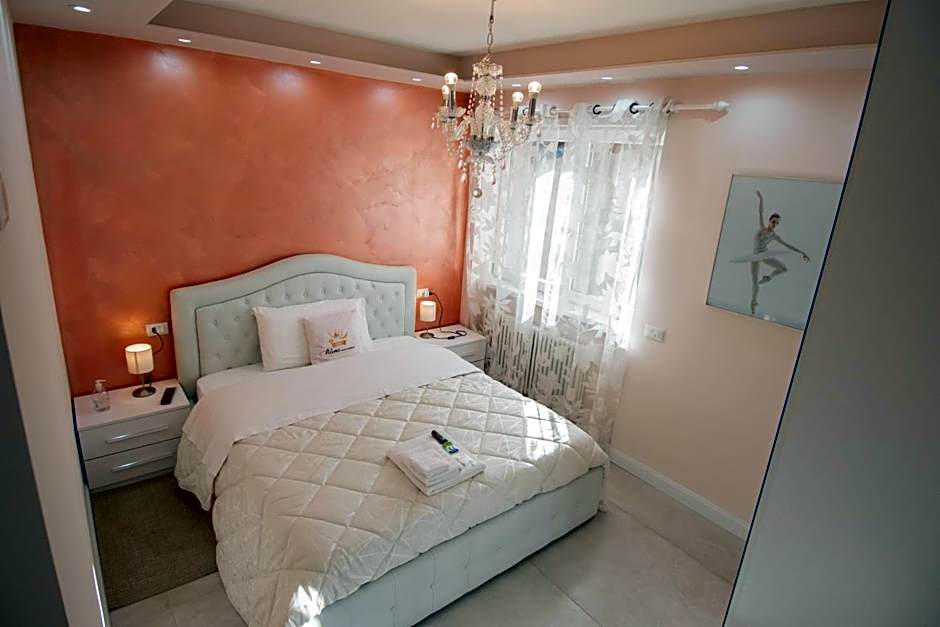 Klemi, rooms in old town Dolomia best home Check in automatico