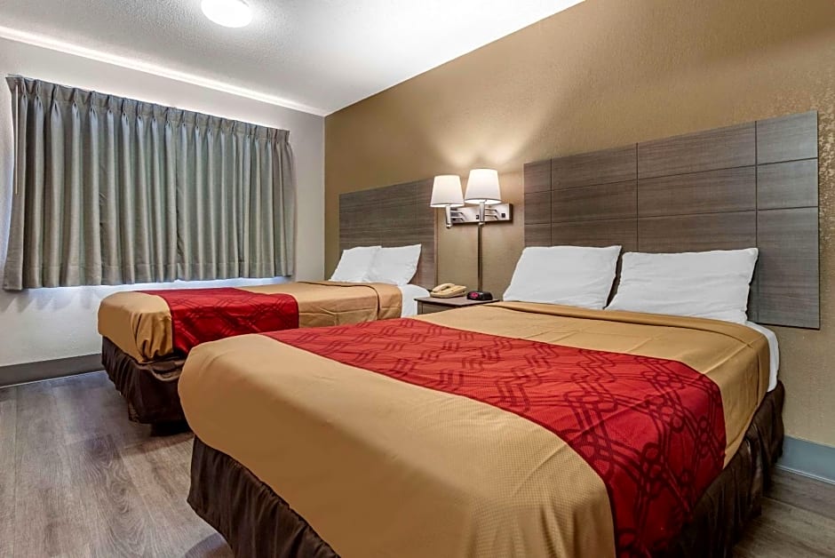 Econo Lodge DeWitt I-90