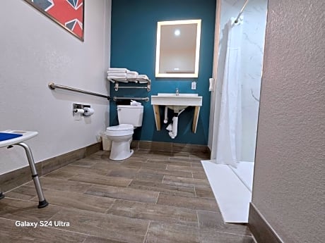 King Room - Accessible/Non-Smoking