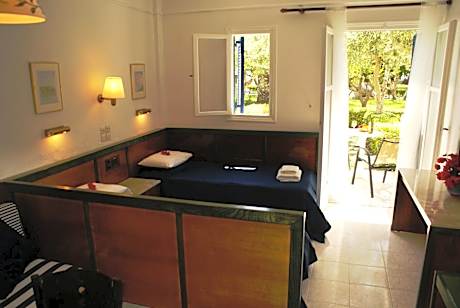 Family Studio with Garden View