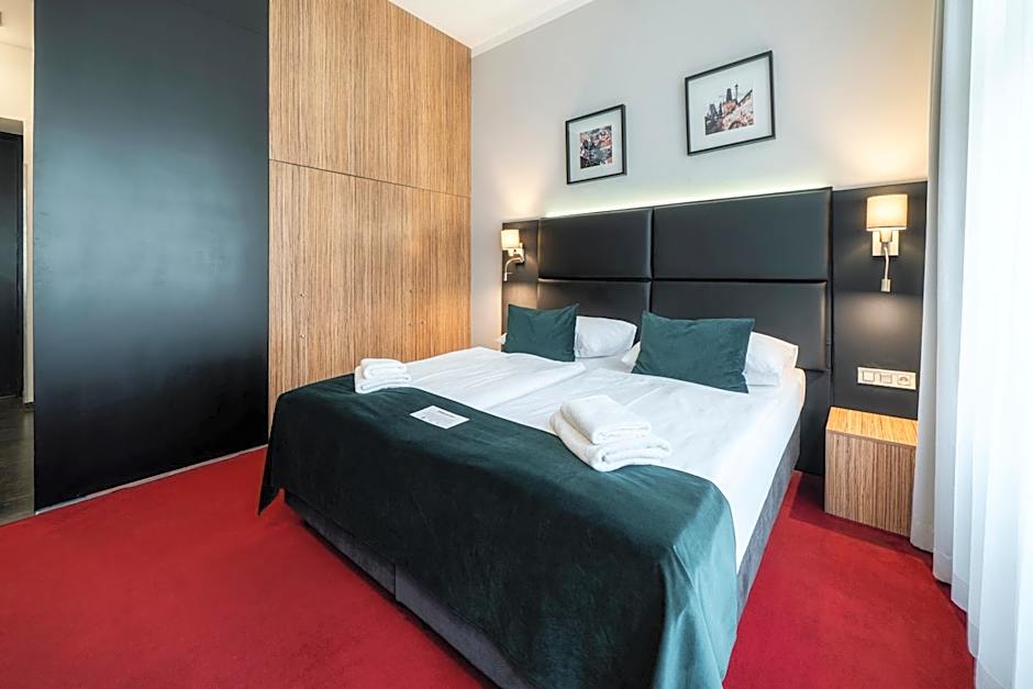 Hotel Noir