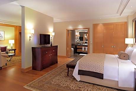 Executive Suite with Executive Lounge Access