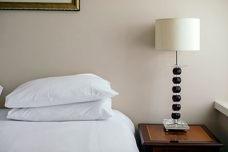 Royal Hotel, Bar & Grill