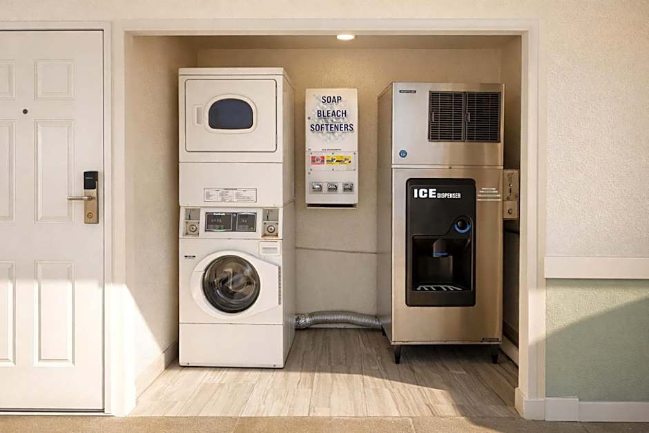 Destin Inn & Suites