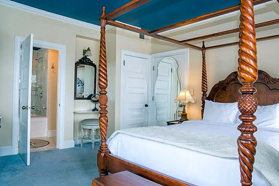 Almondy Inn Bed & Breakfast