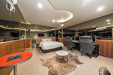 Premium Room, Check-In Sun-Fri 3:00 PM Sat 6:00 PM