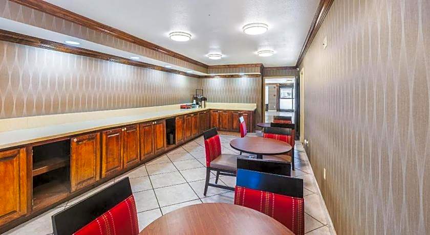 Super 8 by Wyndham Jackson MS Near the Fairgrounds