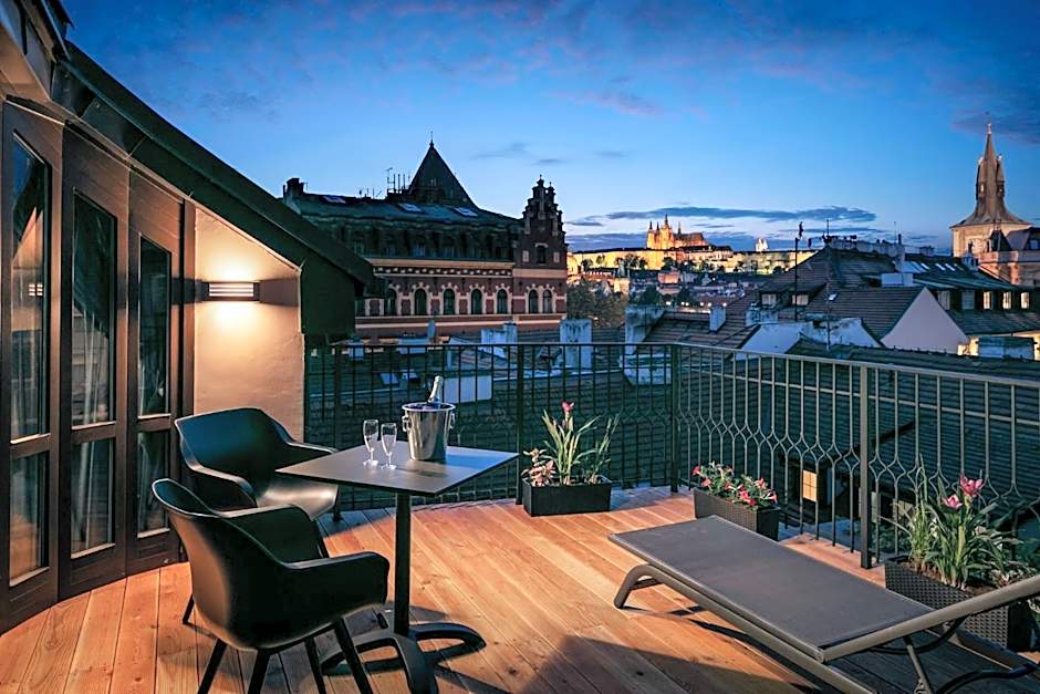 MOODs Charles Bridge