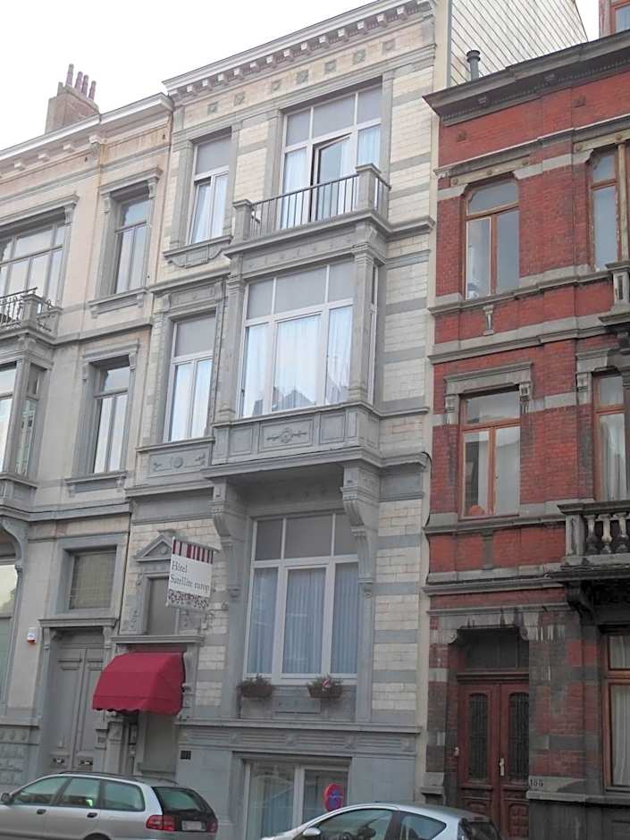 Hotel Satellite