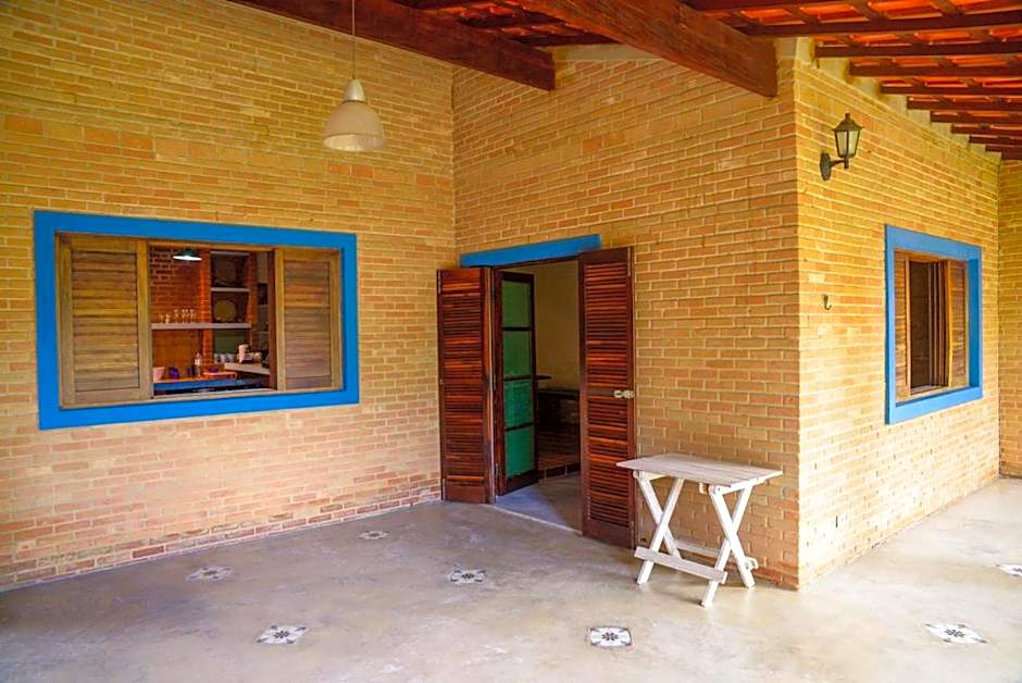 Otima casa c Wi Fi 8 min da praia Barequecaba SP