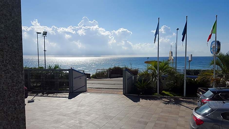 Photo 1 of 6 of Sea View