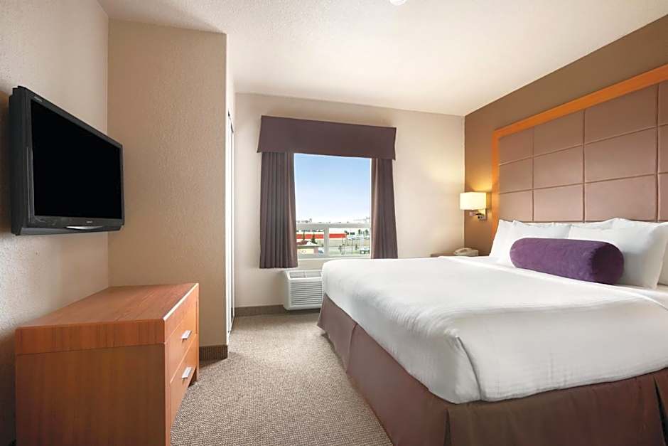 Prairie Crest Calgary Airport by IHG