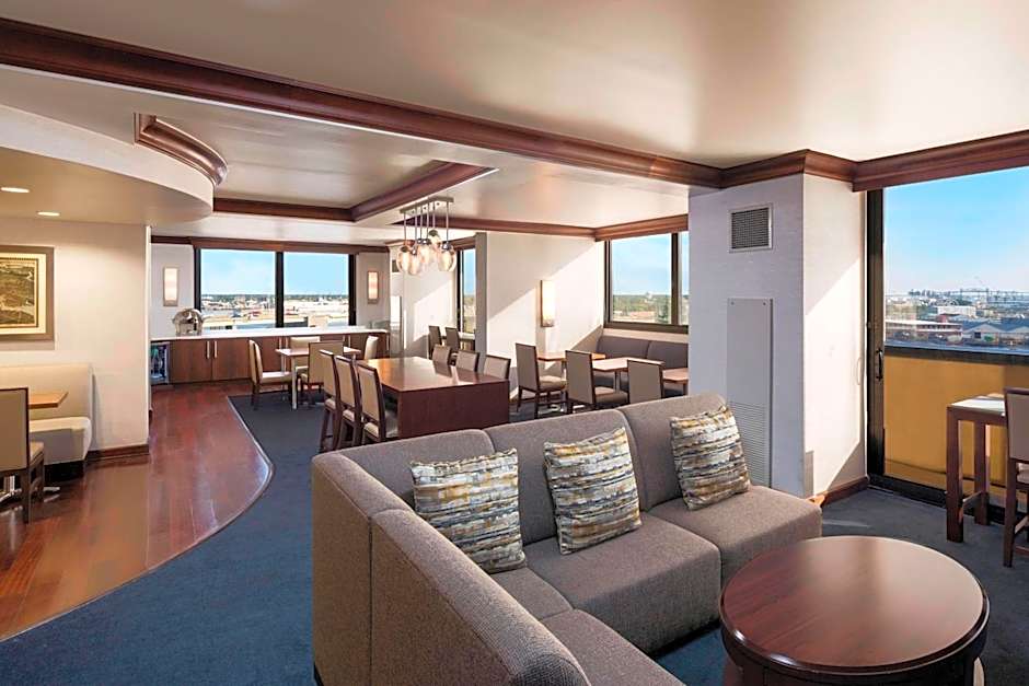 Sheraton Norfolk Waterside Hotel