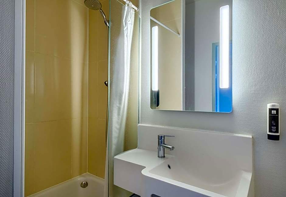 B&B Hôtel Villeneuve Loubet Village