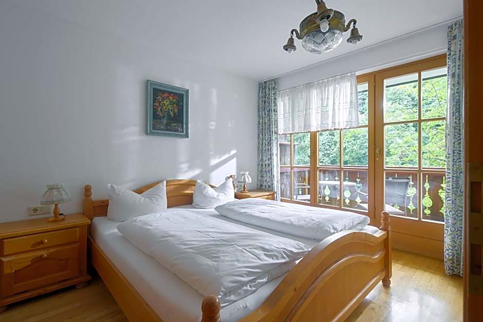 Alt Montafon Hotel Appartements by Pferd auf Wolke