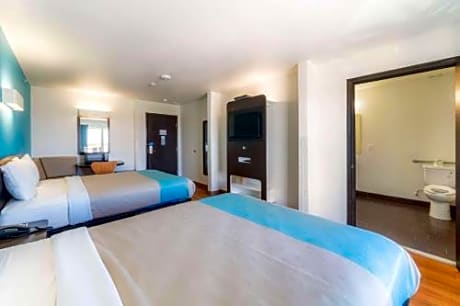 Deluxe Queen Room with Two Queen Beds - Non-Smoking