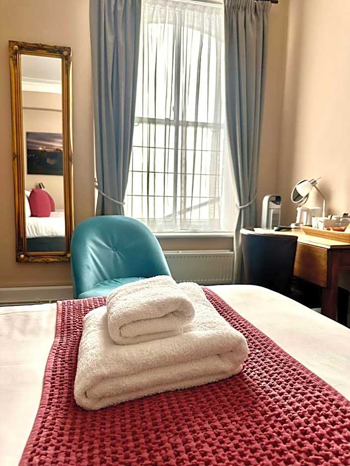 The Red Cow - Guest House