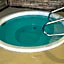 Days Inn & Suites by Wyndham Williamsburg IA North