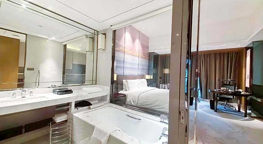 DoubleTree by Hilton Ningbo Beilun China