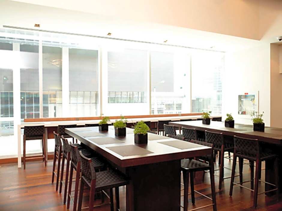 Hotel Le Germain Maple Leaf Square