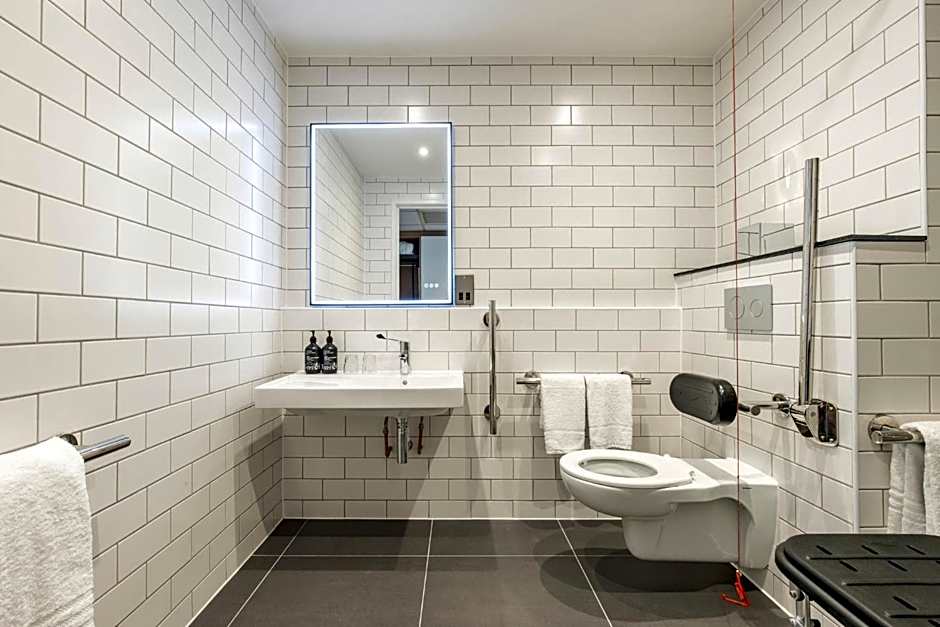 Holiday Inn Bristol Airport By IHG