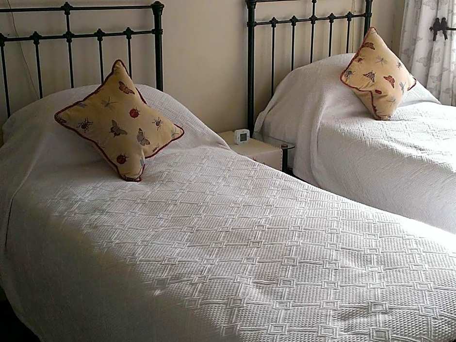 Foto 1 daripada 8 — 1 Double Bed or 2 Beds
