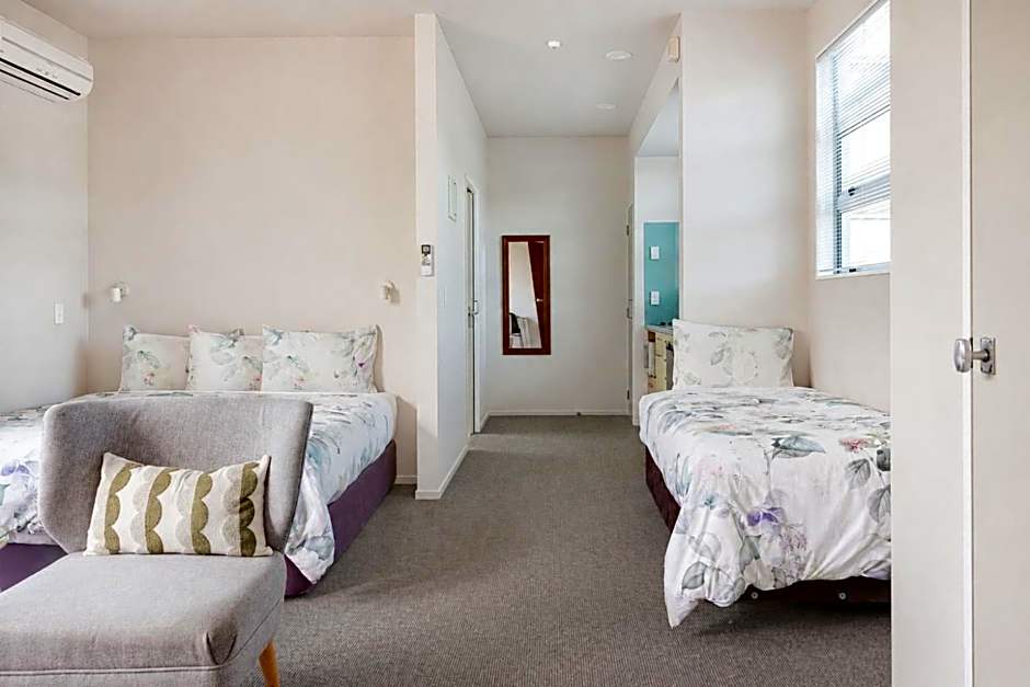 Broadway Motel & Miro Court Villas