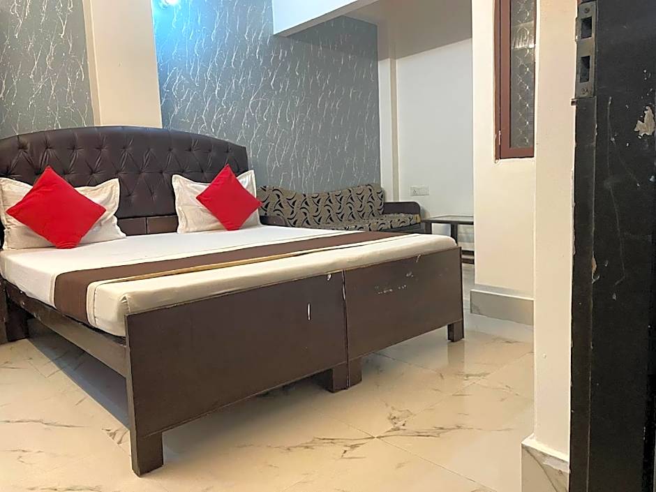 Goroomgo Temple City guest house Varanasi 750 meters from Ganga Assi Ghat