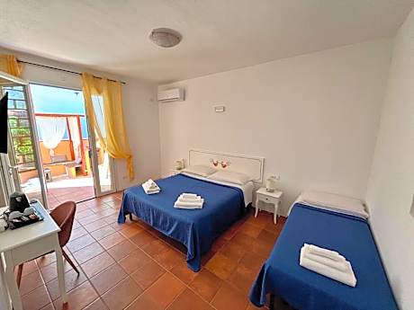 Triple Room with Private Bathroom