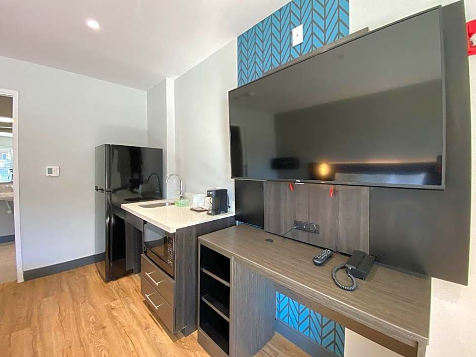 Studio 6 Suites Stockton, CA Waterfront