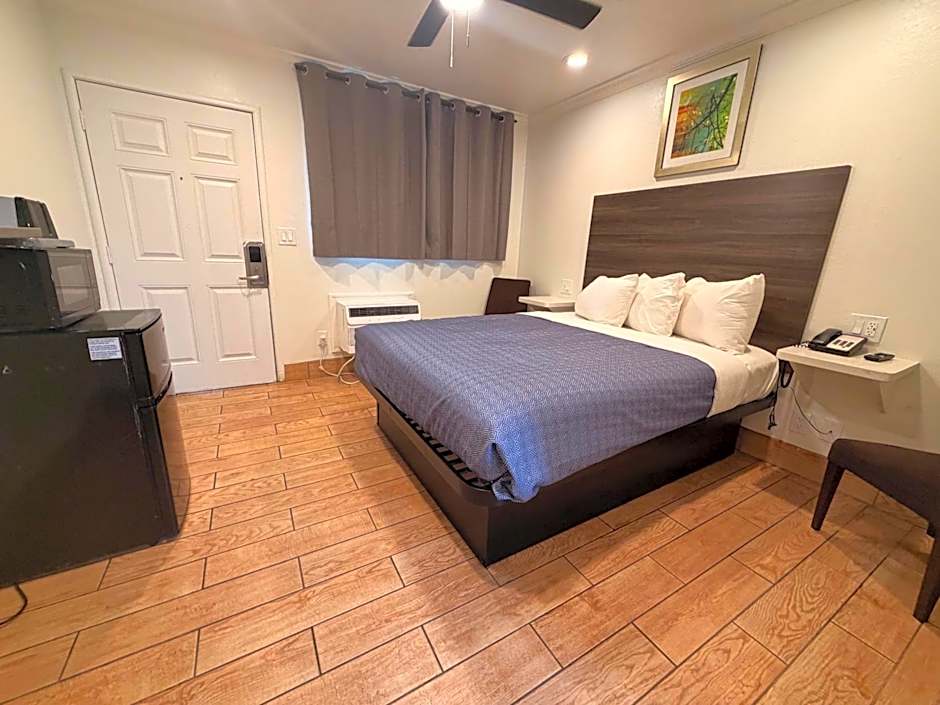Holland Inn and Suites