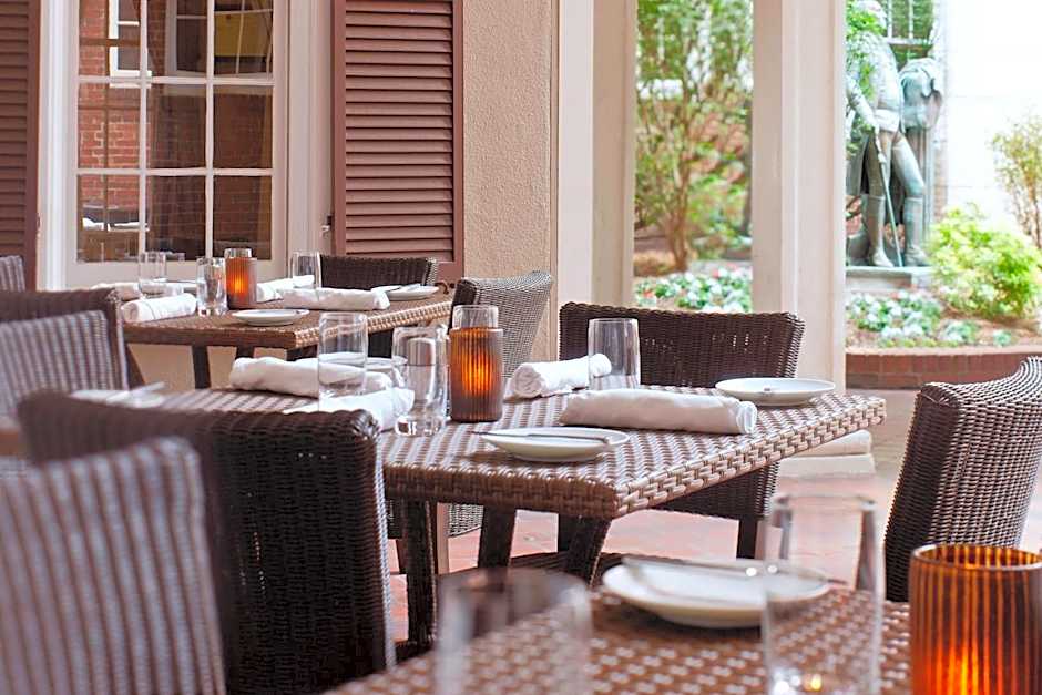 Sheraton Commander Hotel