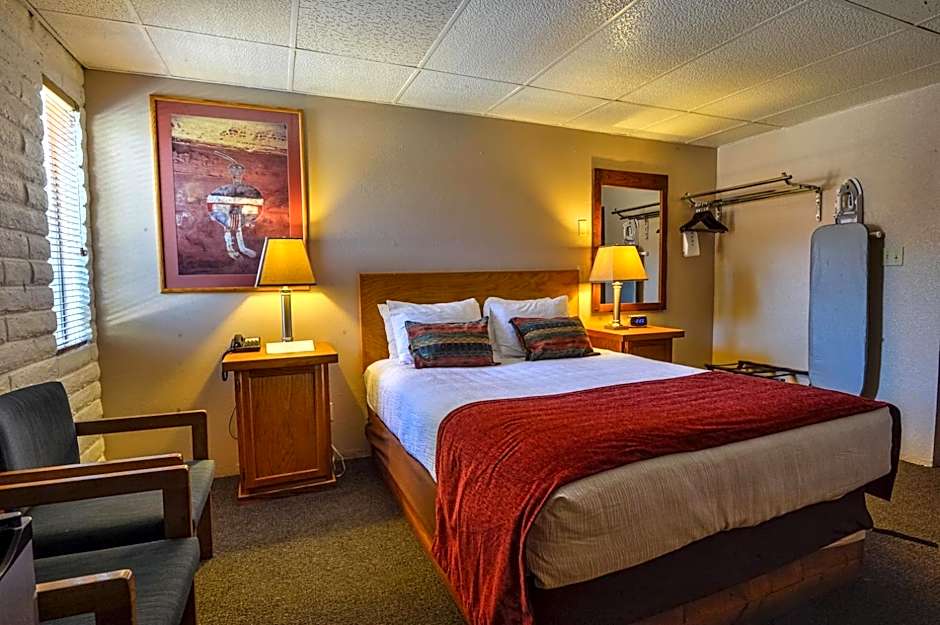 Photo 1 of 5 of 1 Queen Bed