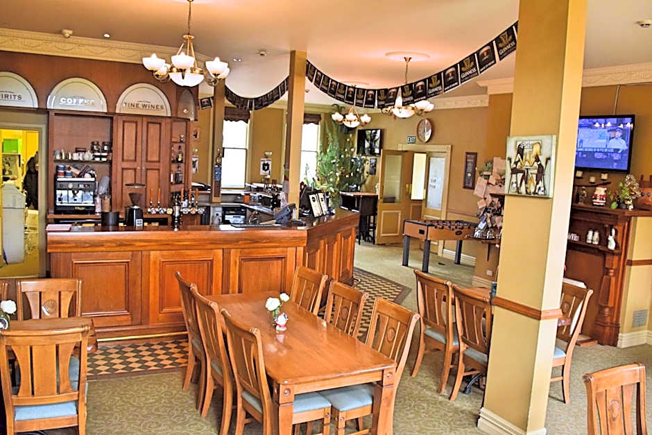 The Prince Albert Backpackers & Bar