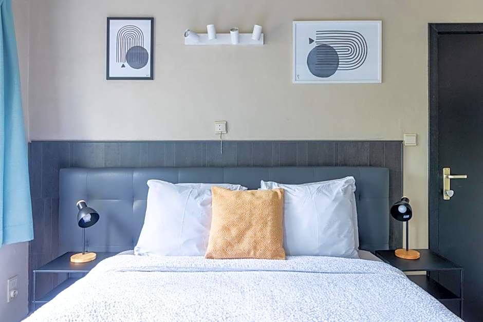 Hotel Entree - View of Canal Bruges