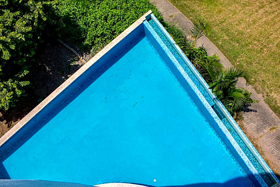 LA LOMA SUITES