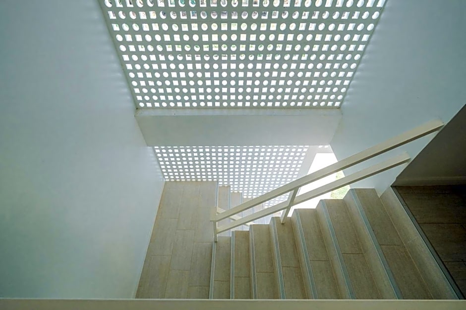 LAKE HOUSE Naka Cave