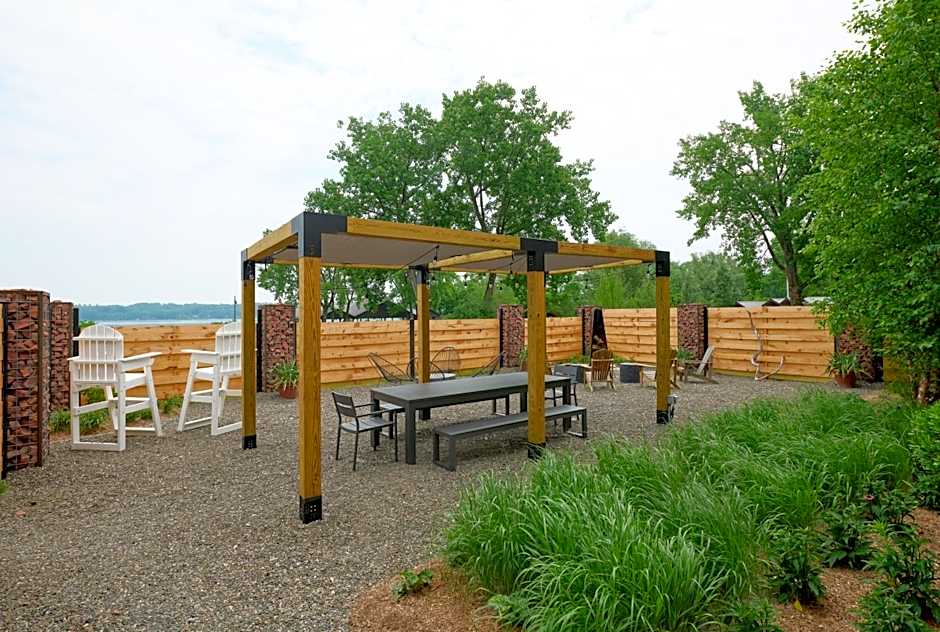 Hutton Brickyards Riverfront Hotel & Venue