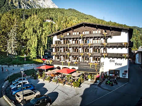 Berghotel Basur - Das Schihotel am Arlberg