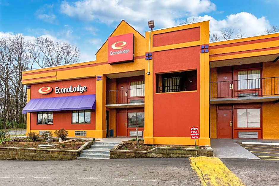 Econo Lodge Airport near Billy Graham Parkway