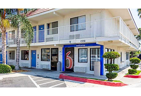 Motel 6-Bakersfield, CA - Convention Center