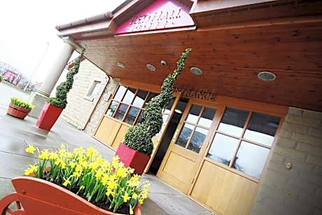 Red Hall Hotel