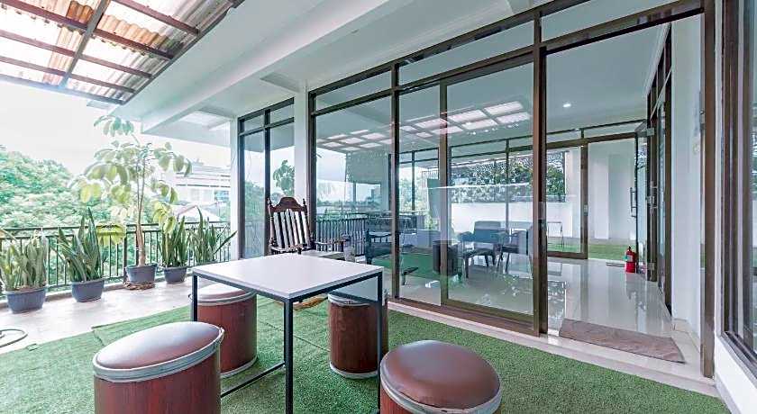 RedDoorz near Kiara Artha Park