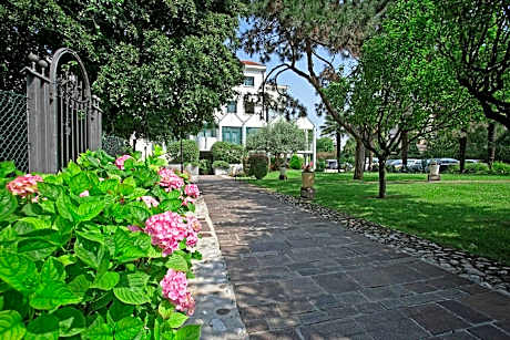 Park Hotel Ai Pini & Restaurant Ai Pini