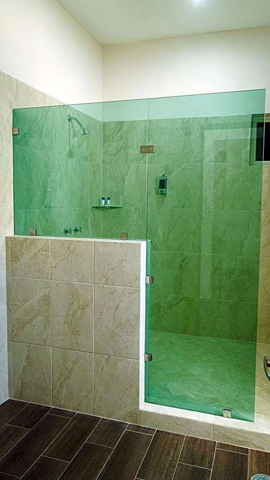 La Lola Hotel & Suites