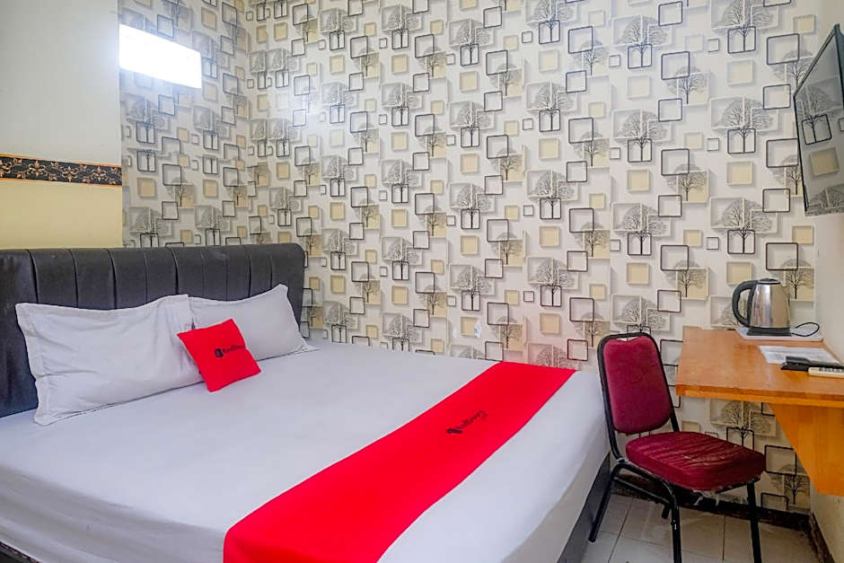 RedDoorz @ Jalan Japaris Medan